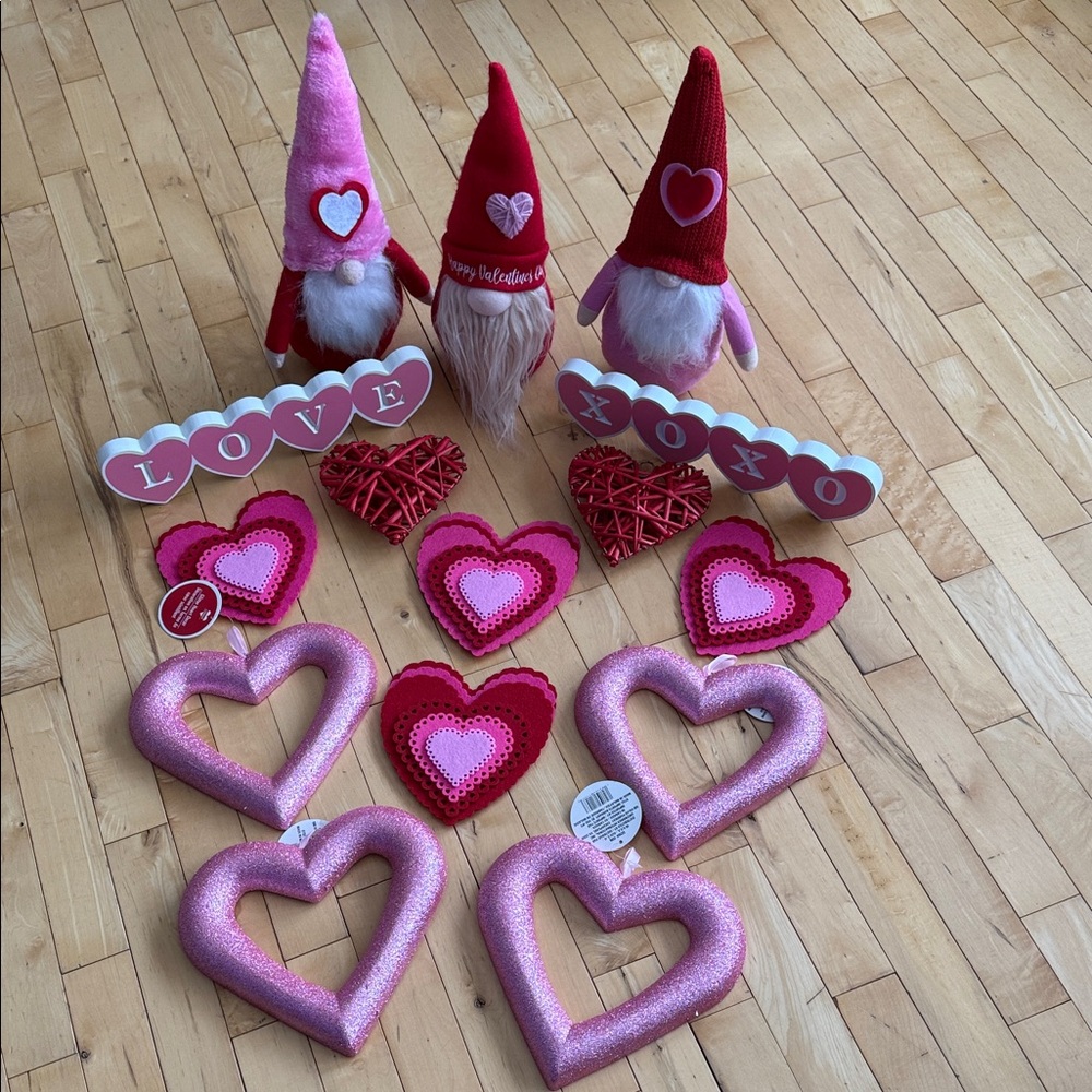 Valentine's Day Gnome and Heart Decor Set